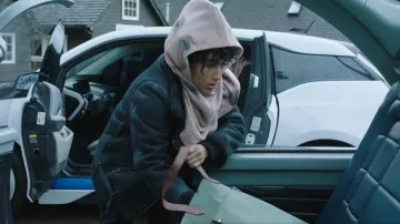 Madewell Canvas Medium Tote porté par Nora Antony (Andy Allo) comme on le voit dans Upload (S02E01)