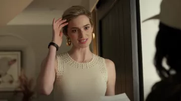 Sandro Ariane Robe festonnée embellie portée par Ingrid Kannerman (Allegra Rose Edwards) comme vu dans Upload (S02E03)