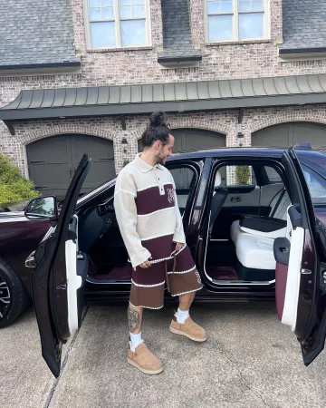 Amiri Brown Suede Malibu Boots usadas por Russ en su cuenta de Instagram @russ