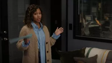 Max Mara Enfasi Cardigan usado por Christina Hunter como se ve en The Morning Show (S03E04)