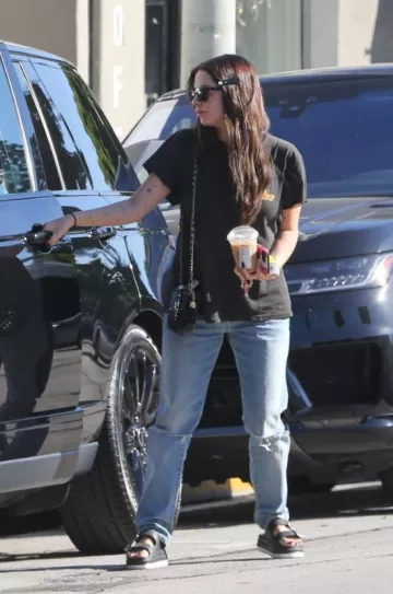 Gafas de sol Celine Cl 41076/S Tilda usadas por Ashley Benson en el salón el 26 de septiembre de 2023