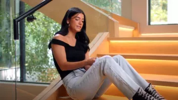 Princesa Polly Beller Top usado por Self (Charli D'Amelio) como se ve en The D'Amelio Show (S03E03)