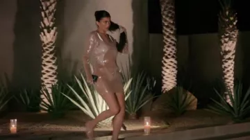 Alexander Wang Mini robe à paillettes en tricot côtelé portée par Kylie Jenner vue dans The Kardashians (S04E01)