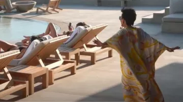 Pucci Kaftan porté par Kris Jenner vu dans The Kardashians (S04E01)