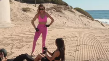 Bo+Tee Superset Curved Waist Seamless Leggings worn by Khloé Kardashian as seen in The Kardashians (S04E01)