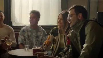 Iets Frans... Lo­go Bomber Sweater In Cream worn by Erin (Michelle Keegan) as seen in Brassic (S05E02)