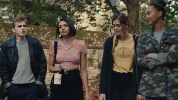 FatFace Queen Bee T-shirt in yellow worn by Caro Drake (Rose Reid) as seen in Surprised by Oxford