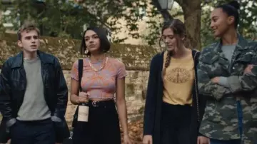 FatFace Yellow queen bee t-shirt worn by Caro Drake (Rose Reid) in Surprised by Oxford