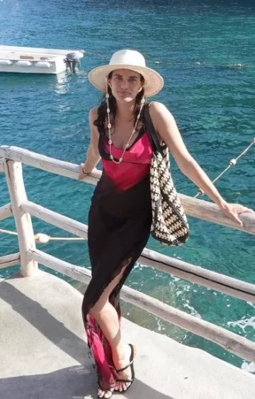 Falta de color Seashells Boater usado por Sara Sampaio en su publicación de Instagram el 13 de agosto de 2023