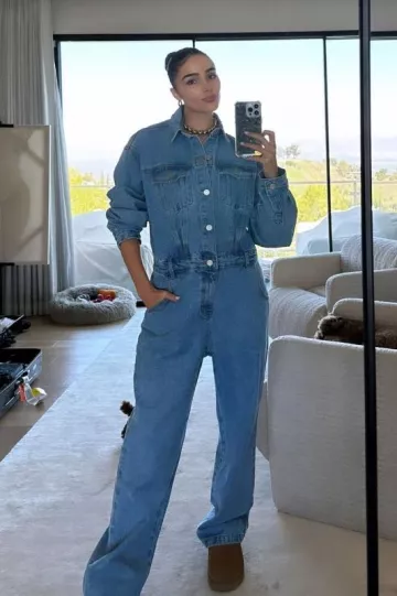 UGG Classic Mini Boots portées par Olivia Culpo sur sa story Instagram le 26 septembre 2023