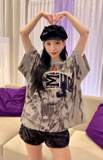 Numéro #3151 Boucles d’oreilles portées par Taeyeon au concert Odd of Love: Jakarta le 22 juillet 2023