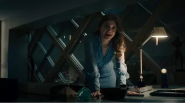 Chemise en dentelle Ganni portée par Ashley Barrett (Colby Minifie) comme on le voit dans Gen V (S01E02)