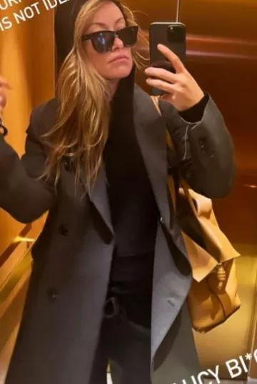 Ray-Ban Wayfarer Reverse Sunglasses worn by Olivia Wilde on her Instagram Stories on September 30, 2023