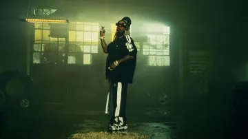Balenciaga Black Oversize Rectangle Sunglasses usados por Lil Wayne en Brand New by Tyga, YG, Lil Wayne (Official Video)