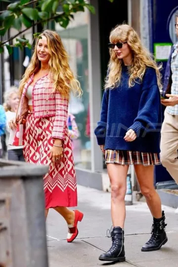 Jvb x Nomasei Nono Mocassins portés par Blake Lively à New York le 30 septembre 2023