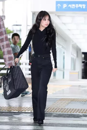 Khaite The Danielle Stretch Jeans worn by Jennie Kim at Incheon 