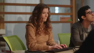 Suéter Madewell Pullover Prentiss teñido con espacio usado por Phoebe (Molly Kunz) como se ve en The Irrational (S01E02)