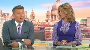 Karen millen Pe­tite Clean Tai­lored Waist­coat worn by Kate Garraway as seen in Good Morning Britain on September 22, 2023