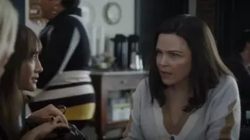 Reiss Cora Grey Cricket Jumper porté par Jodie (Ginnifer Goodwin) vu dans Pivoting (S01E05)
