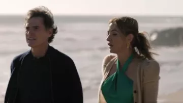 Reiss Evvie Tie Waist Halterneck Midi Vestido usado por Salma como se ve en The Morning Show (S03E05)