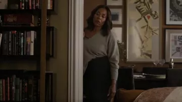 R13 Off Shoulder Patti Sudadera usada por Mia Jordan (Karen Pittman) como se ve en The Morning Show (S03E05)