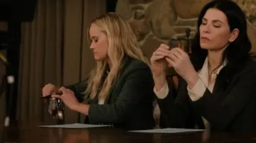 Veronica Beard Empire Dickey Jacket porté par Bradley Jackson (Reese Witherspoon) comme on le voit dans The Morning Show (S03E05)