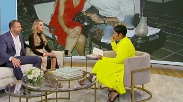 Alaia Bombe T-Strap Leather Black Sandals portés par Tamron Hall comme vu dans Tamron Hall Show le 3 octobre 2023