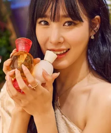 Bvlgari Rose Gold, Mother-of-Pearl and Diamond Diva Dream Ring worn by Tiffany Young at Bvlgari Allegra Event on August 7, 2023