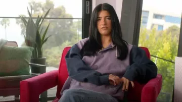 Mickey & Co Plaid Mickey Mouse Disney Sudadera con capucha a cuadros con cremallera de 1/4 usada por Charli D'Amelio como se ve en The D'Amelio Show (T03E04)