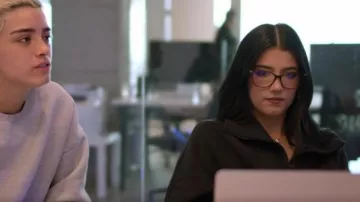 Lululemon Scuba Oversized Funnel-Neck Half Zip usado por Charli D'Amelio como se ve en The D'Amelio Show (S03E04)