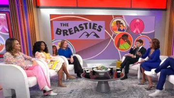 Alice + Olivia Deanna Pantalon en primevère porté par Paige More vu dans CBS Mornings le 2 octobre 2023