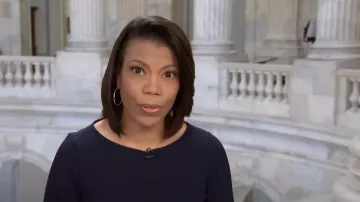 Calvin Klein Robe Midi à col bateau portée par Nikole Killion dans CBS Mornings le 4 octobre 2023