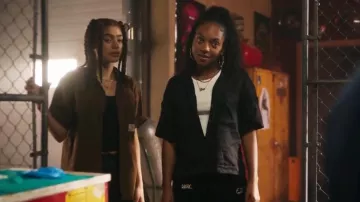 Carhartt Wip Cot­ton Rip­stop Shirt worn by Much (Ksenia Daniela Kharlamova) as seen in Robyn Hood (S01E02)