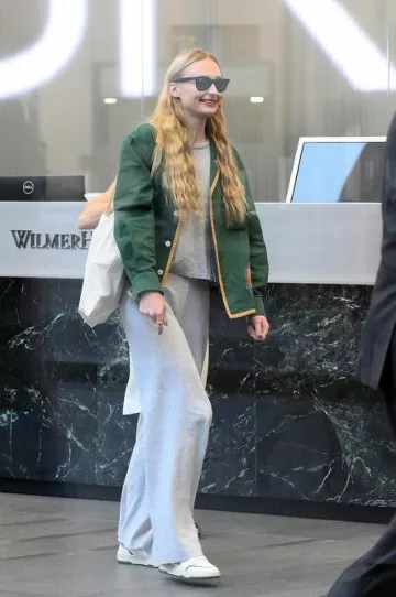 Ray Ban Classic Wayfarer Sunglasses worn by Sophia Turner in New York City on October 5, 2023