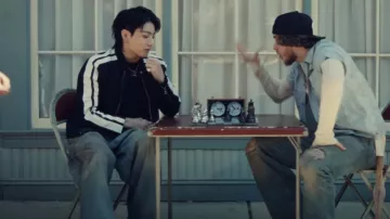 Chaqueta de moto Diesel Black & White Side Stripe usada por Jungkook en 정국 (Jung Kook) '3D (feat. Jack Harlow)' MV oficial