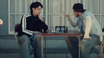Chaqueta de moto Diesel Black & White Side Stripe usada por Jungkook en 정국 (Jung Kook) '3D (feat. Jack Harlow)' MV oficial