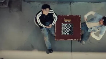 Vaqueros de motociclista Diesel Light Blue Zip Pocket Generate usados por Jungkook en 정국 (Jung Kook) '3D (feat. Jack Harlow)' MV oficial