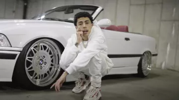 Purple Brand White P001 Skin­ny Jeans worn by J.I. in Please Don't Go (Official Music Video)