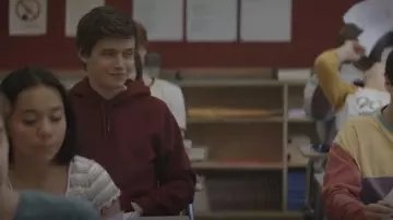 Sudadera con capucha Carhartt Chase usada por Eric Walker (Nick Robinson) como se ve en A Teacher (S01E01)