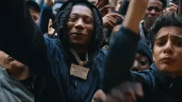 Chaqueta cortavientos Moncler Black Grimpeurs usada por Digga D en TLC (Official Music Video)