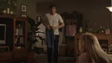 Pantalones de chándal Adidas SST usados por Eric Walker (Nick Robinson) como se ve en A Teacher (S01E04)