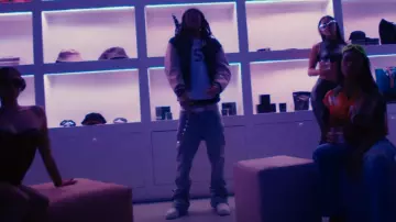 Vaqueros Baggy Balenciaga Light Wash Blue Bootcut usados por Lil Tecca en Yves (Video Oficial)