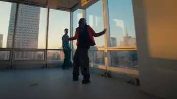 Balenciaga Dirty Blue Ripped Knee Baggy Jeans usados por Lil Tecca en Yves (Video oficial)