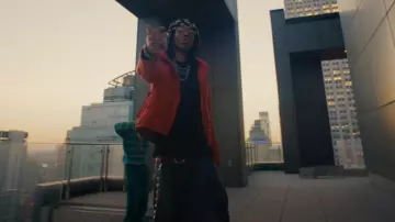 Cinturón de pistolero rojo Chrome Hearts usado por Lil Tecca en Yves (Video oficial)