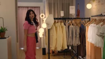 H&M Fluffy Cardi­gan worn by Alison (Niamh McCormack) as seen in Everything Now (S01E02)