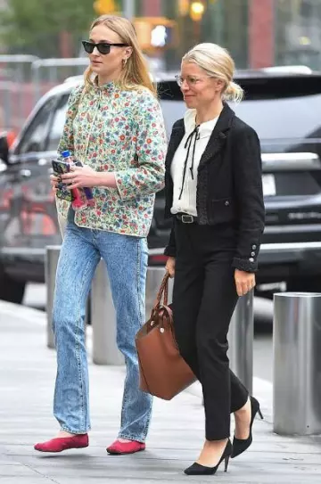 Louis Vuitton x Yk Speedy Bandouliere 20 Bolso usado por Sophie Turner en  la ciudad de Nueva York el 27 de septiembre de 2023