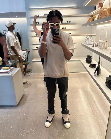Rick Owens Black Leather Gary Pants usado por Lil Tjay en su cuenta de Instagram @liltjay