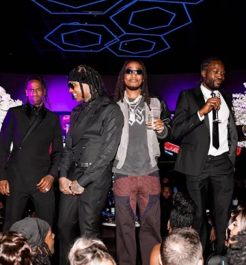 Louis Vuitton Burgundy Flower Patchwork Jeans usado por Quavo en su cuenta de Instagram @quavohuncho