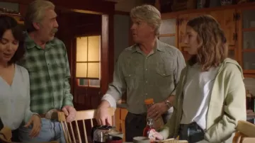 H&M Hooded Jacket worn by Georgie (Alisha Newton) as seen in Heartland (S17E02)