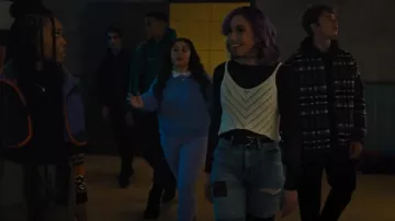 Sudadera bordada con cuello Asos Lucky usada por Annabelle Peters (Mary-Charles Jones) como se ve en Naomi (T01E13)